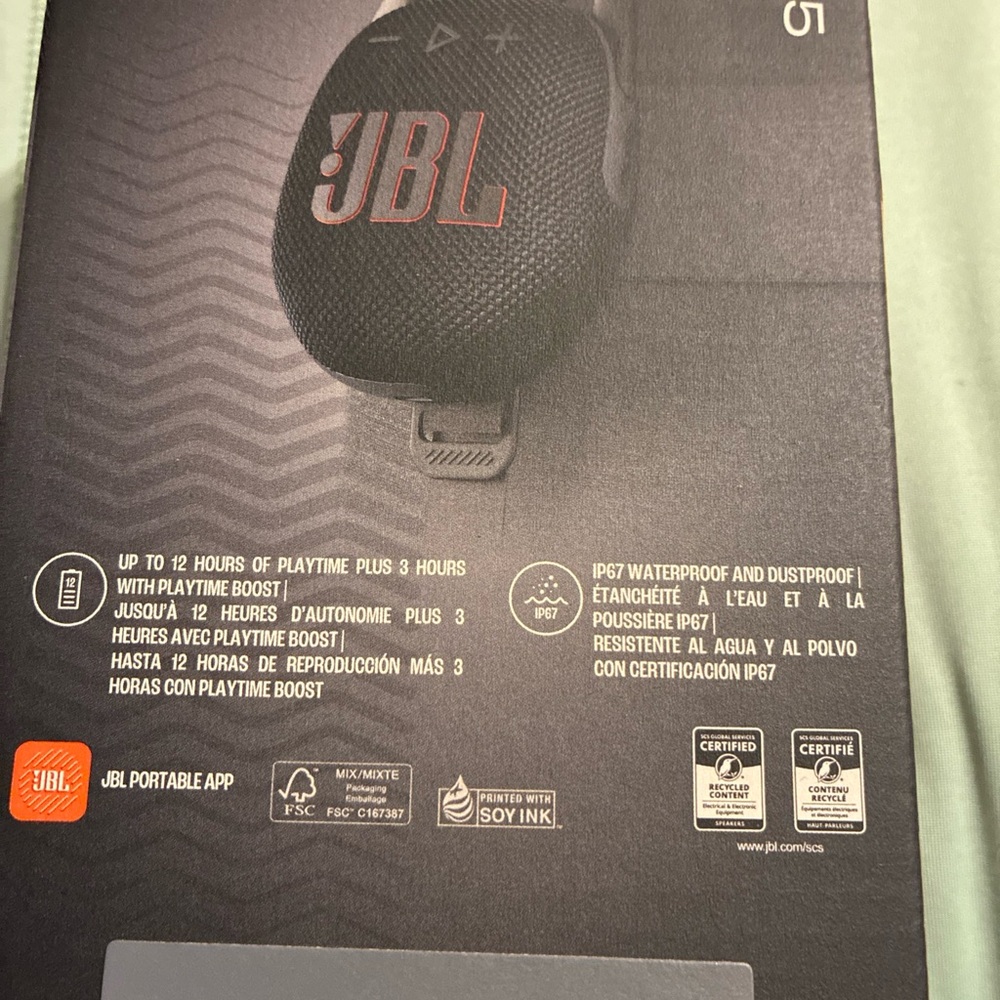 JBL clip 5 portable Bluetooth speaker - Picture 4 of 6